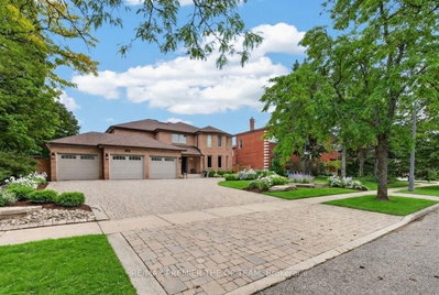 155 Dianawood Ridge • Vaughan, ON photo 2