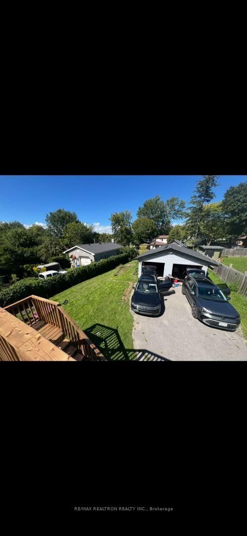 Upper - 280 Hillcrest Road N