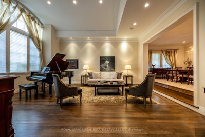 9 Seinecliffe Road • Markham, ON photo 5