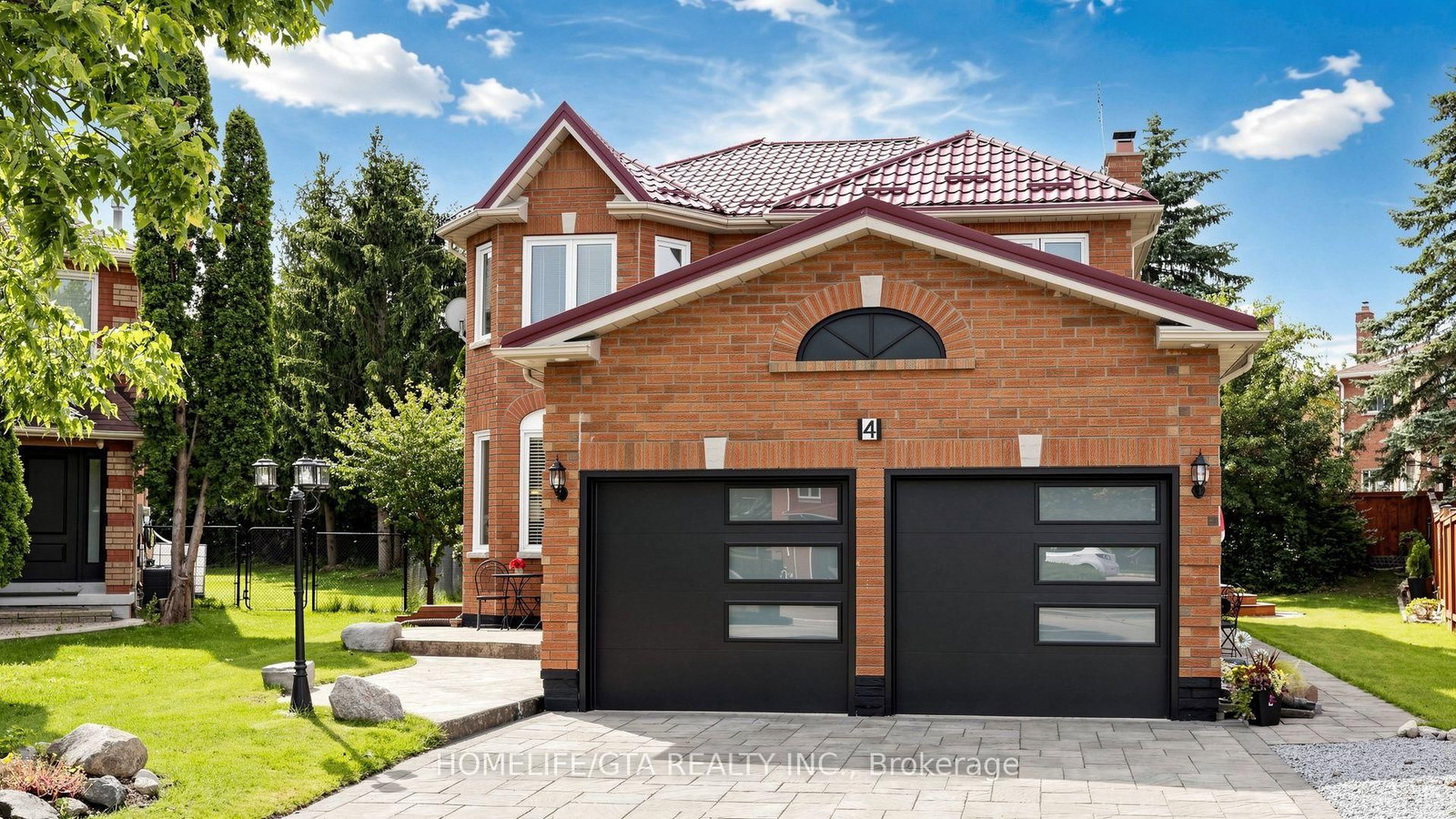 4 Alma Court • Richmond Hill, ON photo 2
