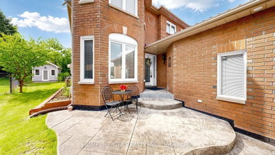 4 Alma Court • Richmond Hill, ON photo 3