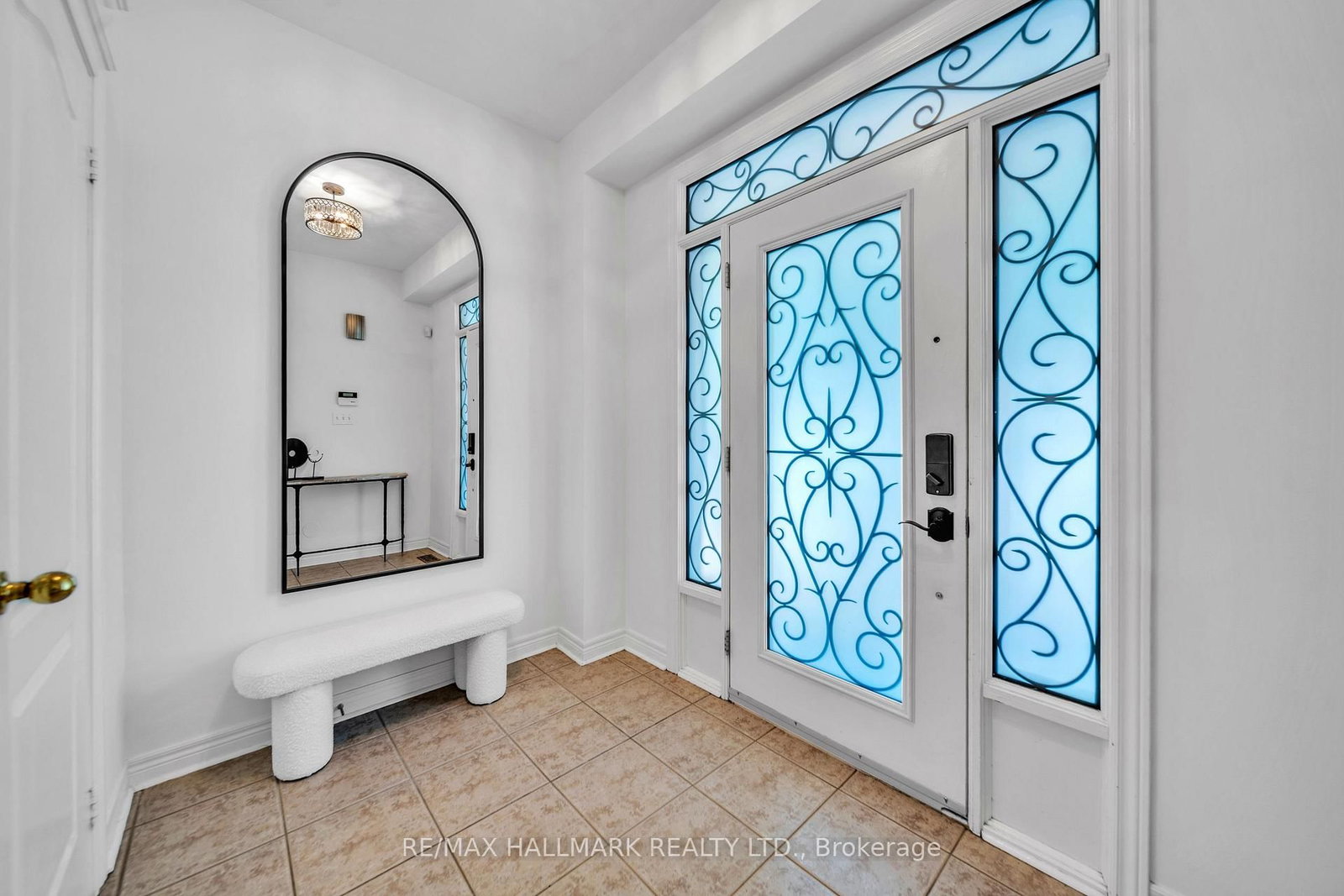 614 Society Crescent • Newmarket, ON photo 5