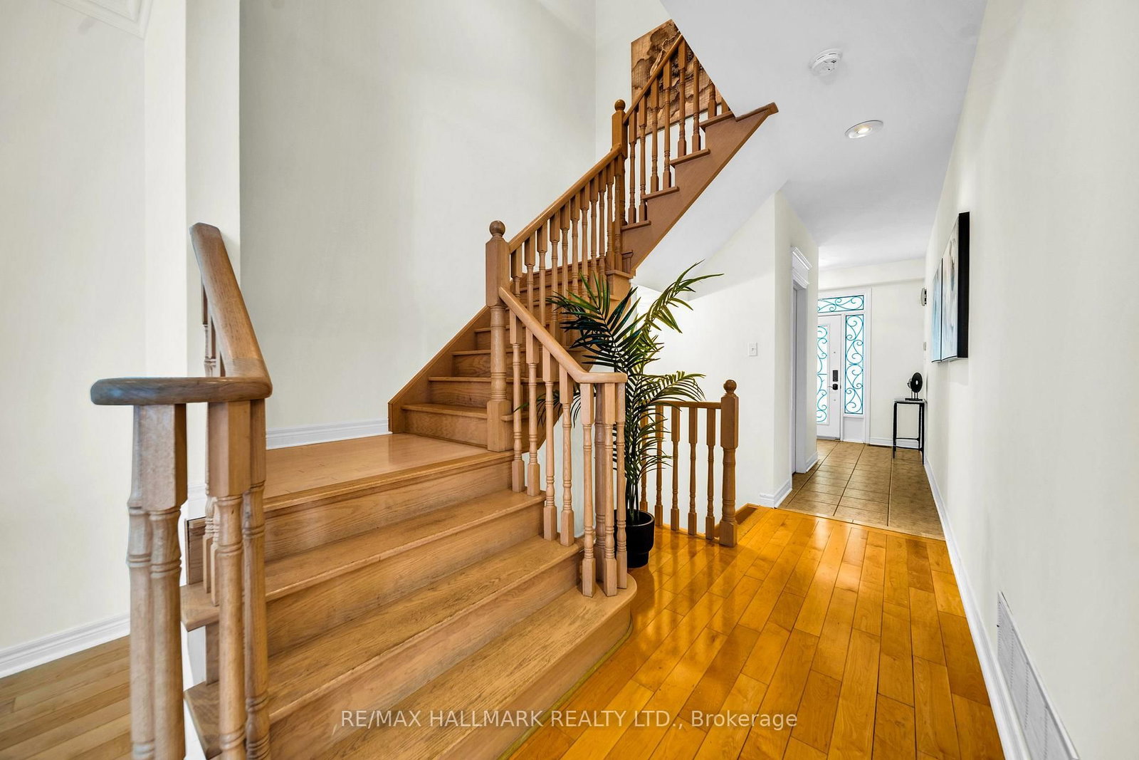 614 Society Crescent • Newmarket, ON photo 6