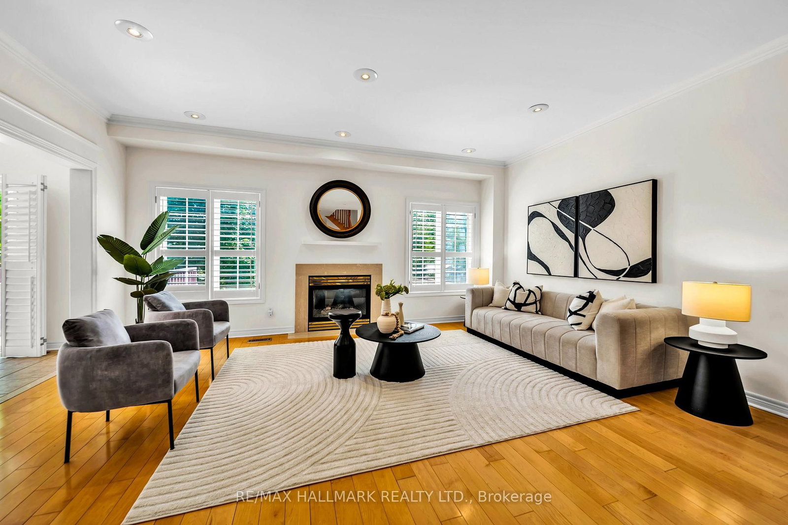 614 Society Crescent • Newmarket, ON photo 9