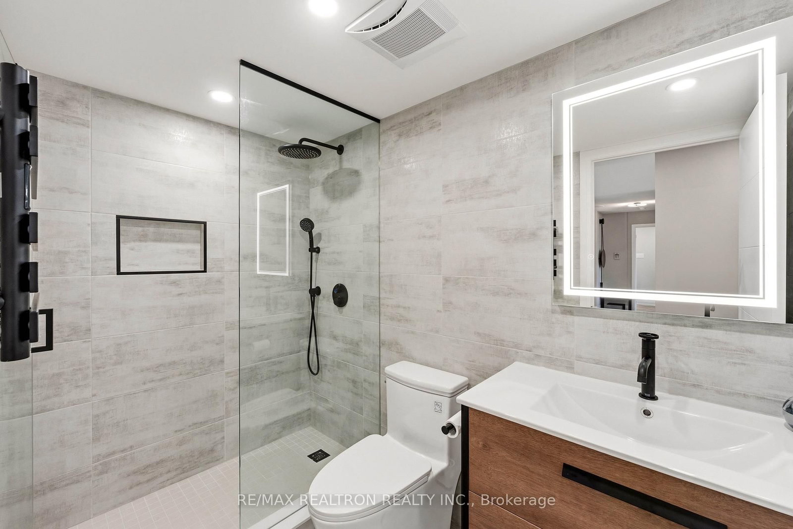 11 Townsgate Drive • #312 • Vaughan, ON photo 37