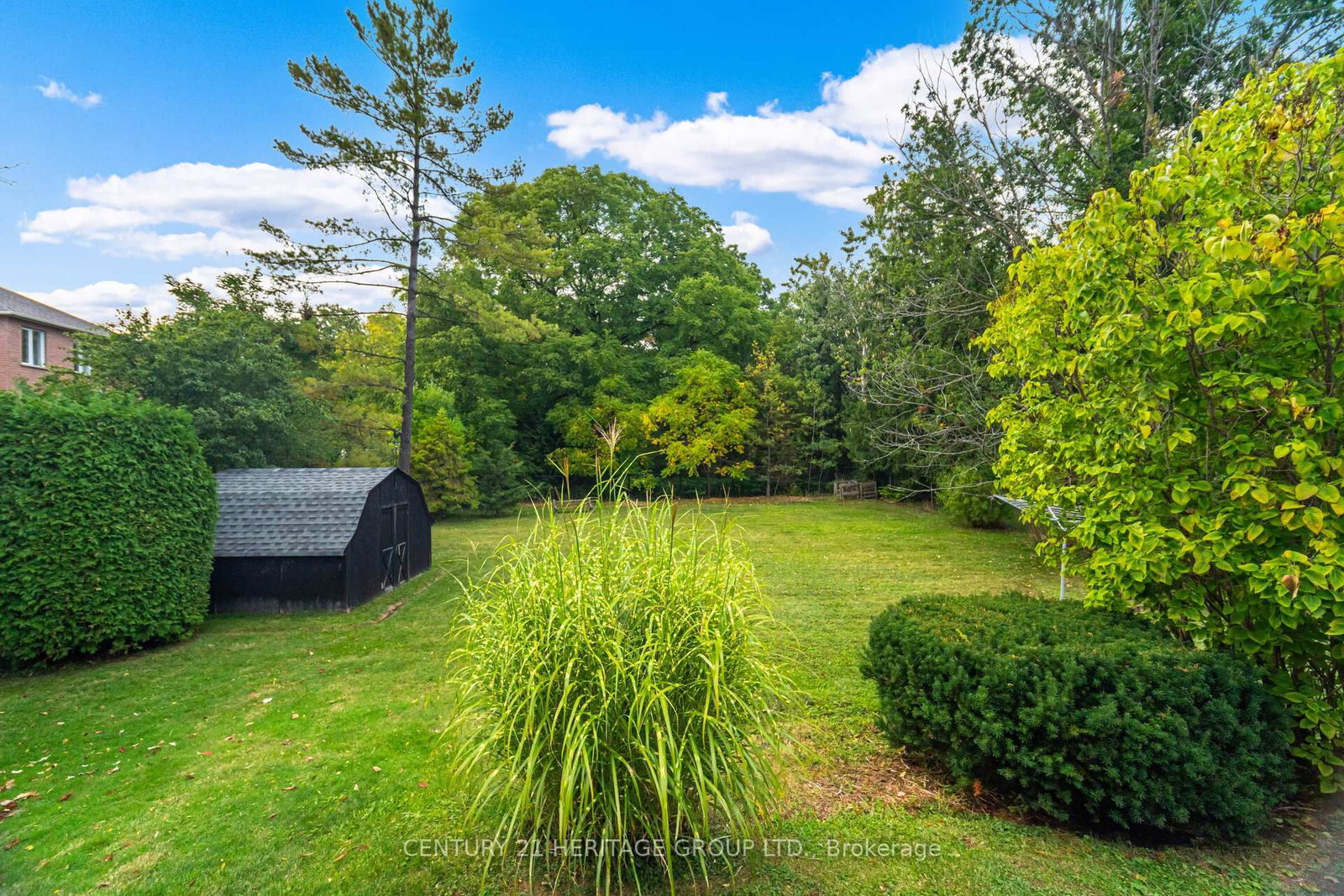 22 Poplar Drive • Richmond Hill, ON photo 2