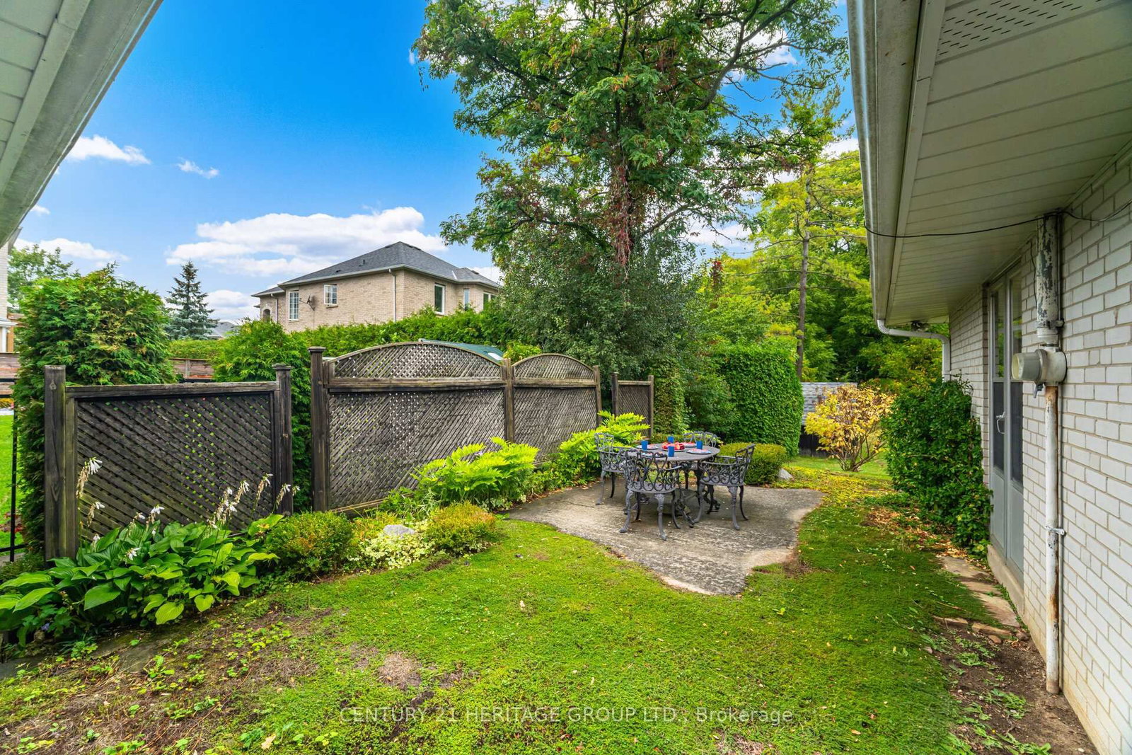 22 Poplar Drive • Richmond Hill, ON photo 3
