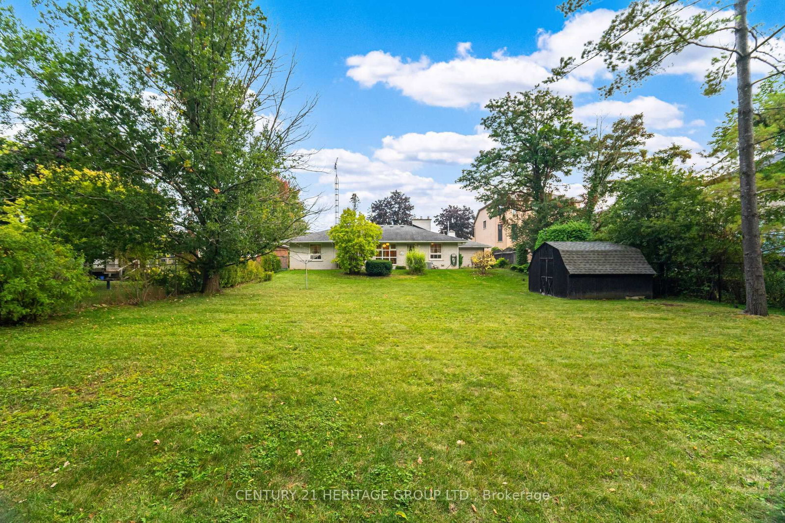 22 Poplar Drive • Richmond Hill, ON photo 9