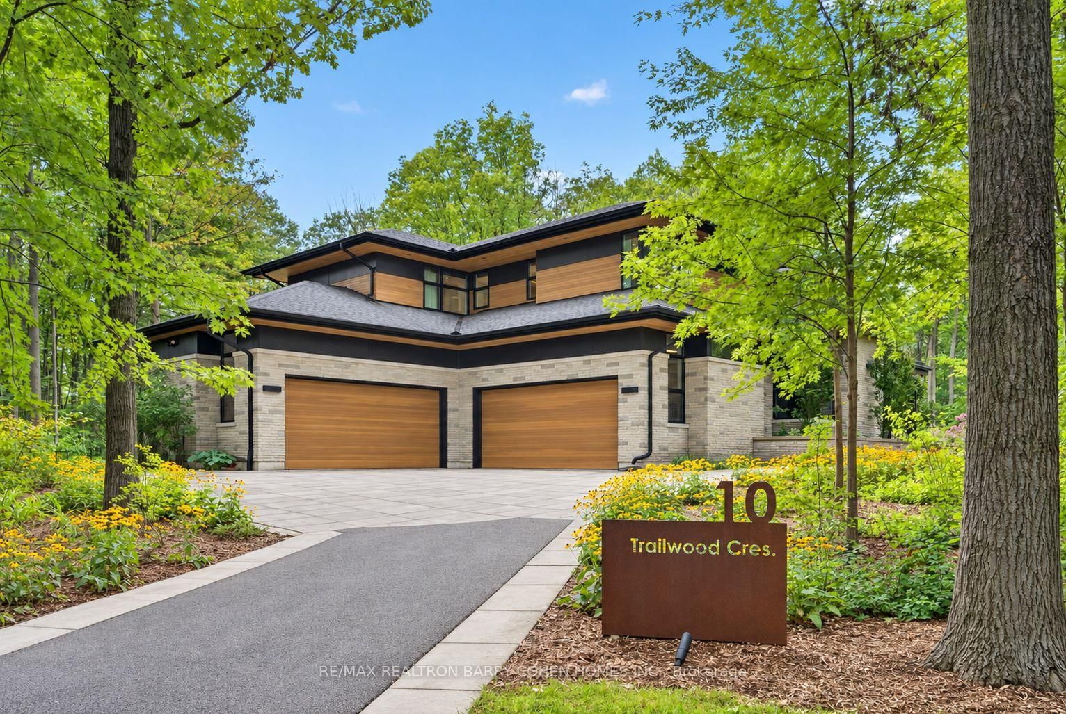 10 Trailwood Crescent • Richmond Hill, ON photo 1