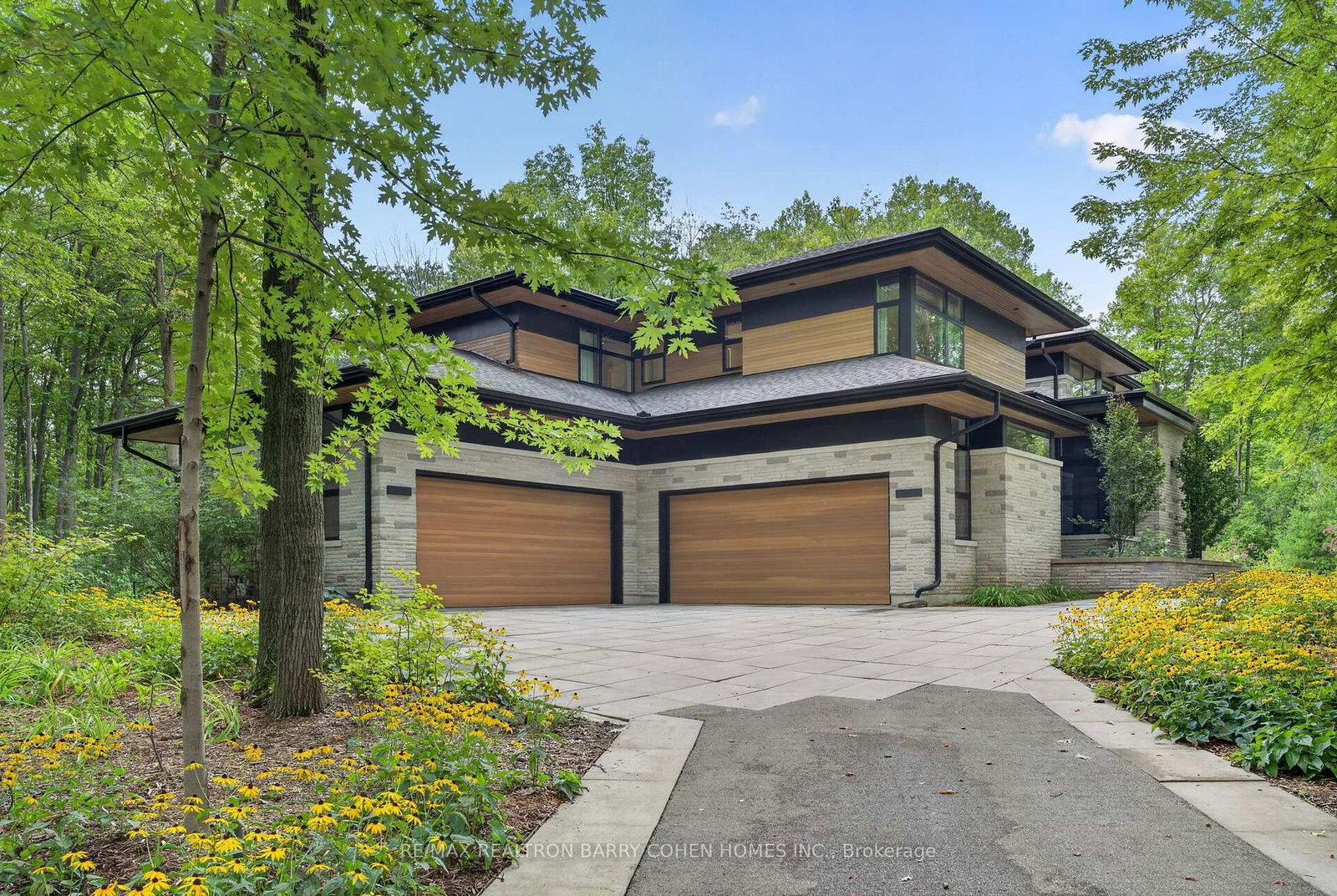 10 Trailwood Crescent • Richmond Hill, ON photo 2