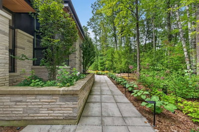 10 Trailwood Crescent • Richmond Hill, ON photo 4