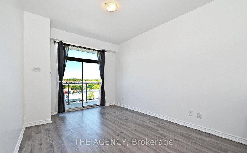 11611 Yonge St photo 4