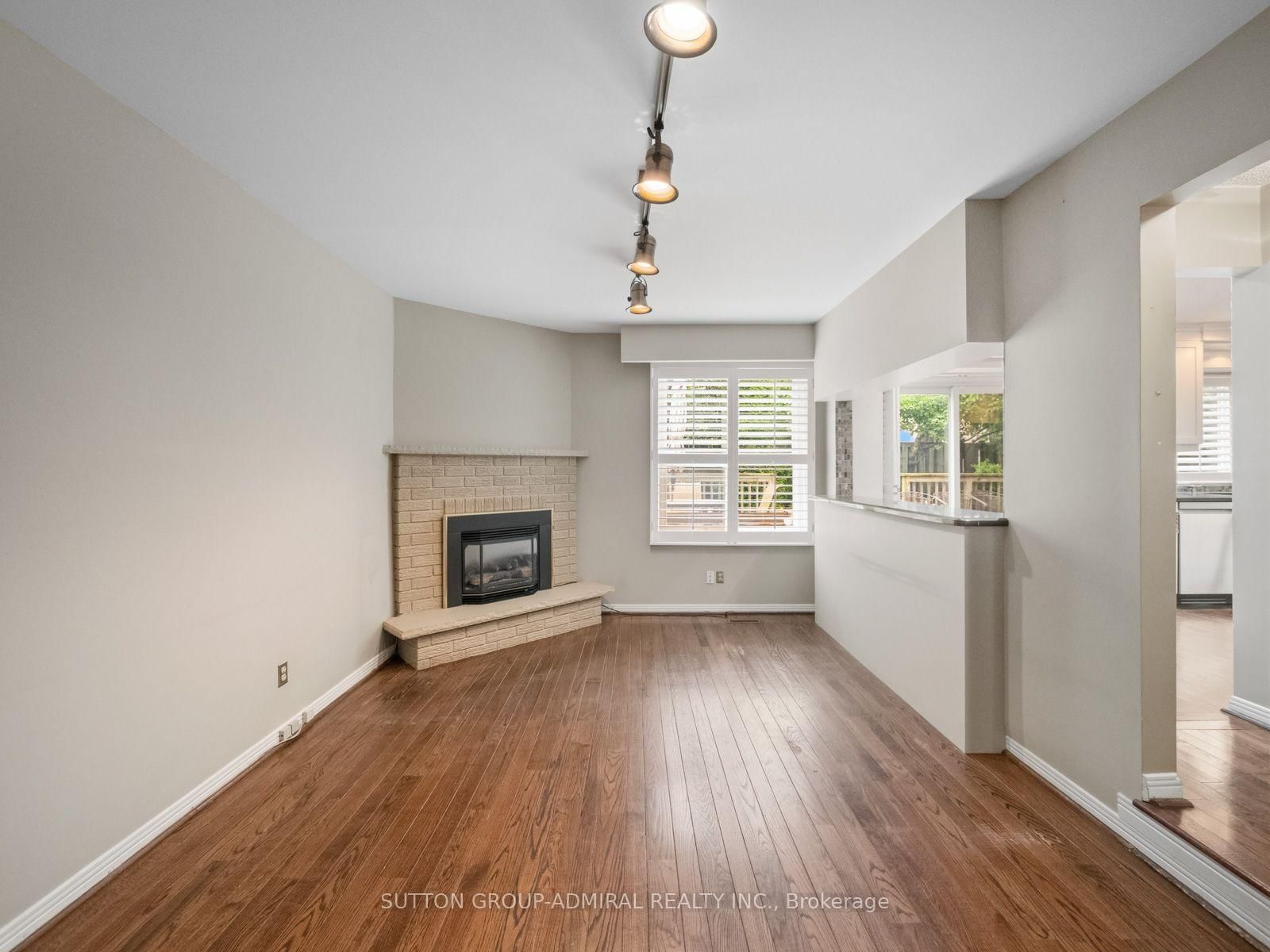 19 Jessica Gardens • Vaughan, ON photo 18