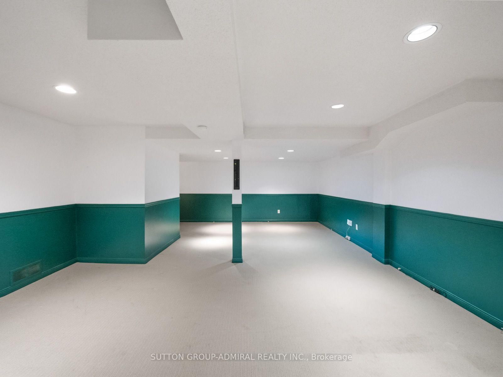19 Jessica Gardens • Vaughan, ON photo 33