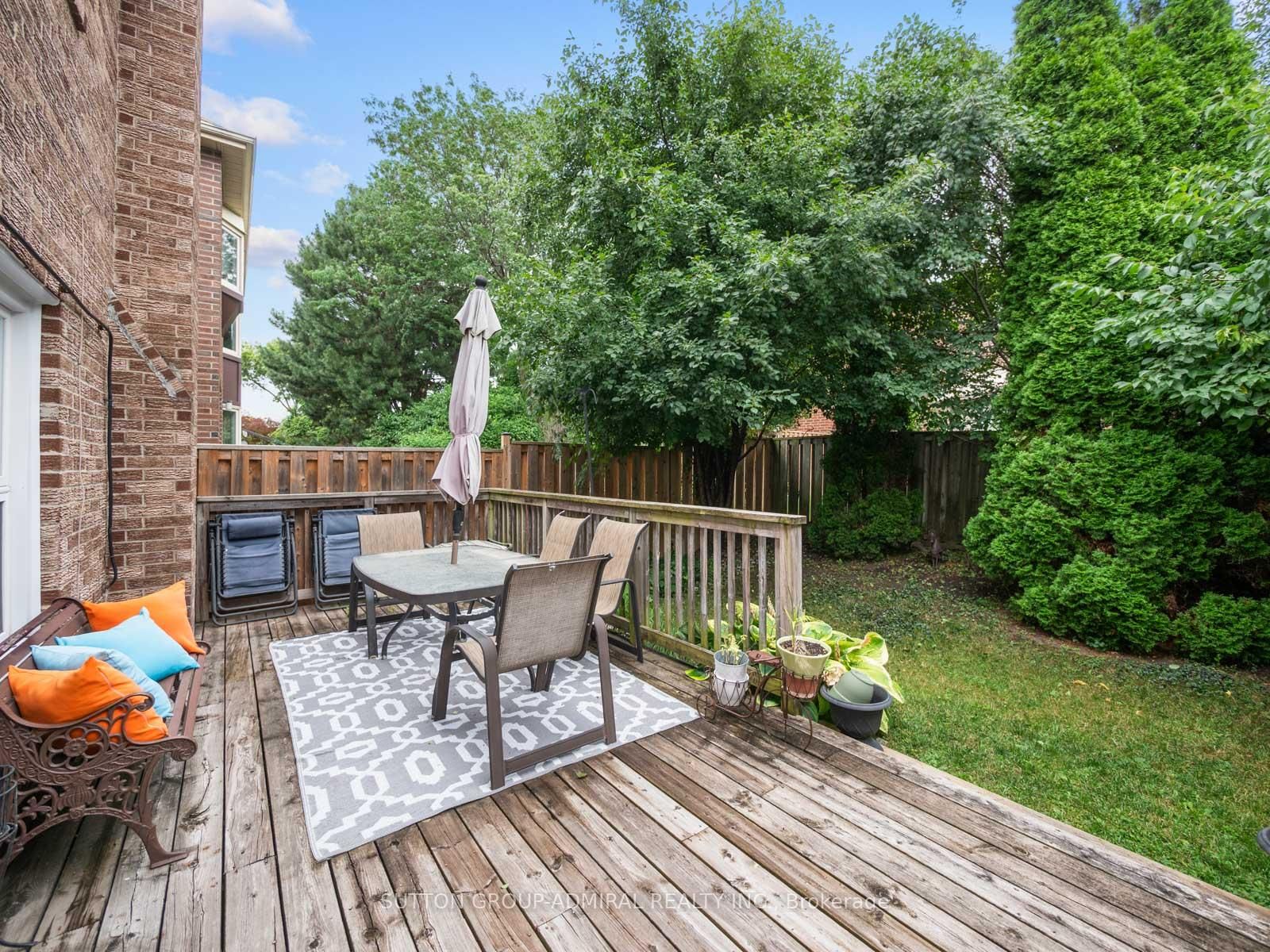 19 Jessica Gardens • Vaughan, ON photo 35