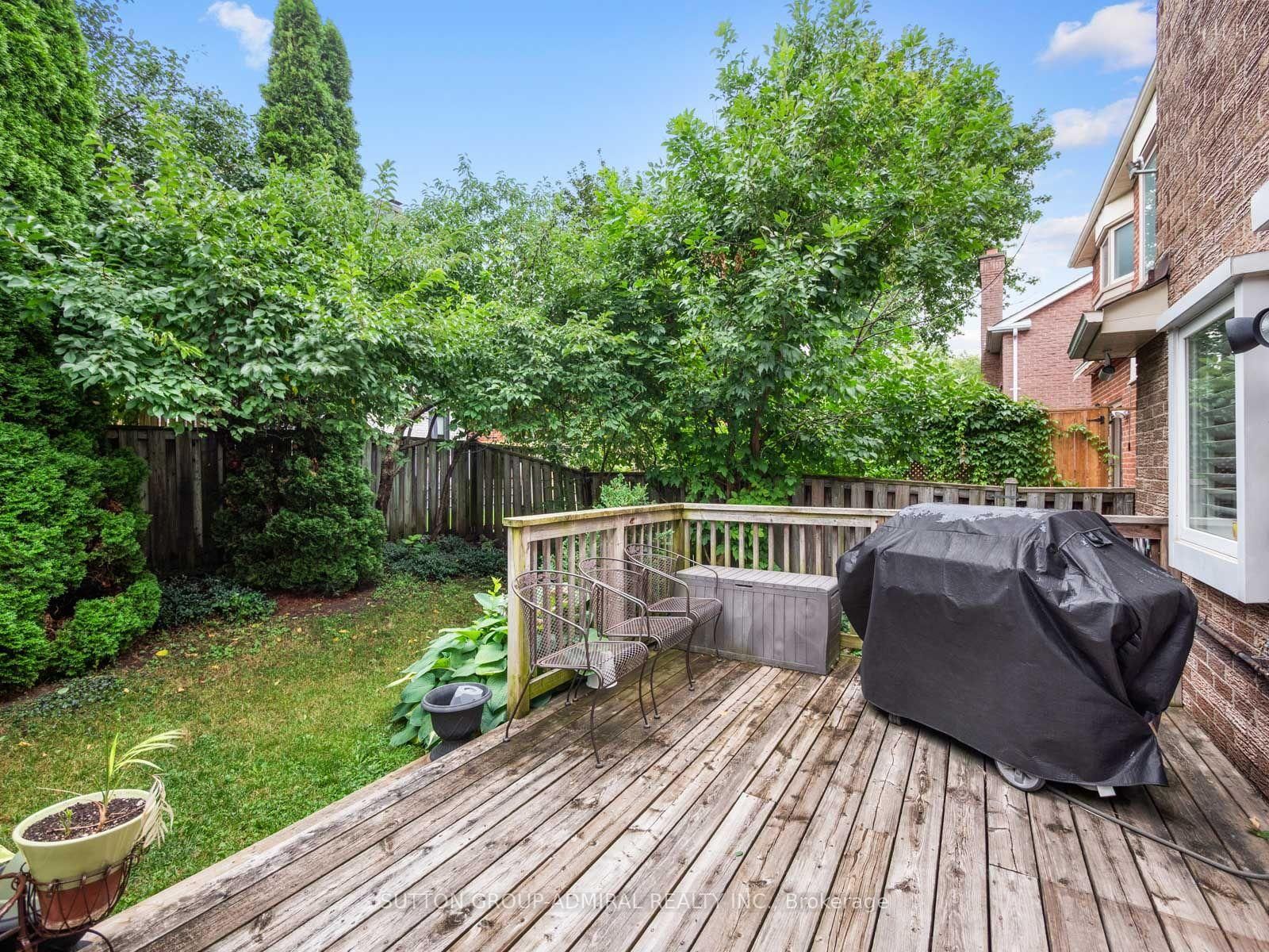 19 Jessica Gardens • Vaughan, ON photo 37