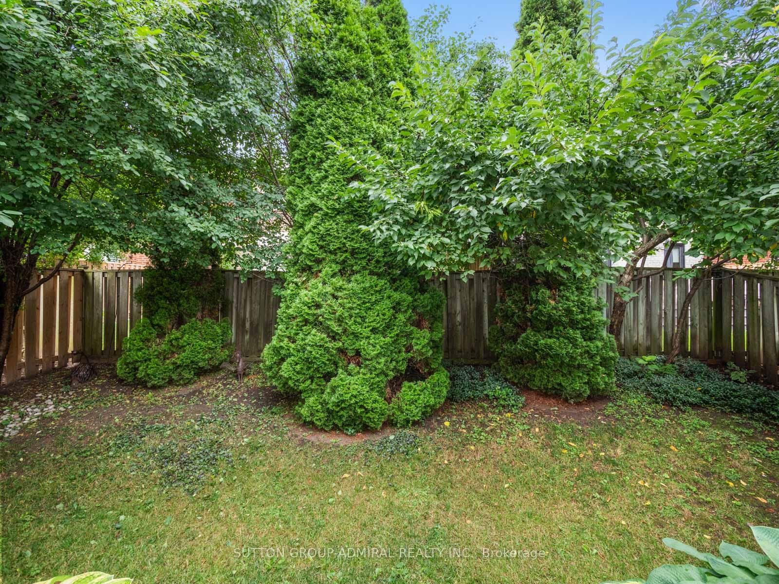 19 Jessica Gardens • Vaughan, ON photo 38