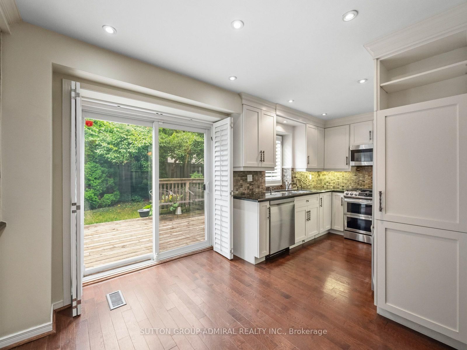 19 Jessica Gardens • Vaughan, ON photo 9