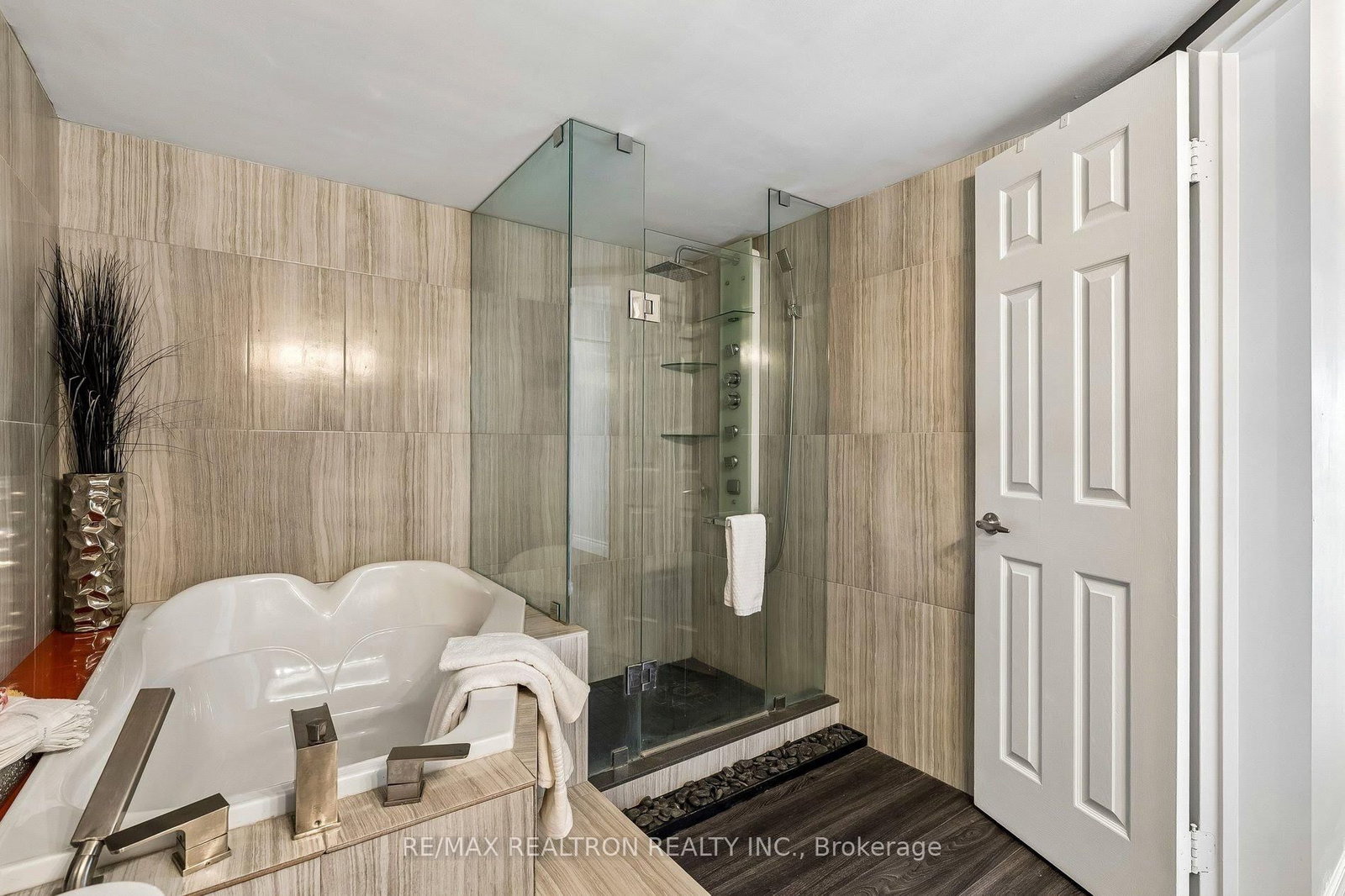30 Harding Boulevard W • #1111 • Richmond Hill, ON photo 38
