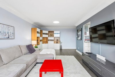 30 Harding Boulevard W • #1111 • Richmond Hill, ON photo 8