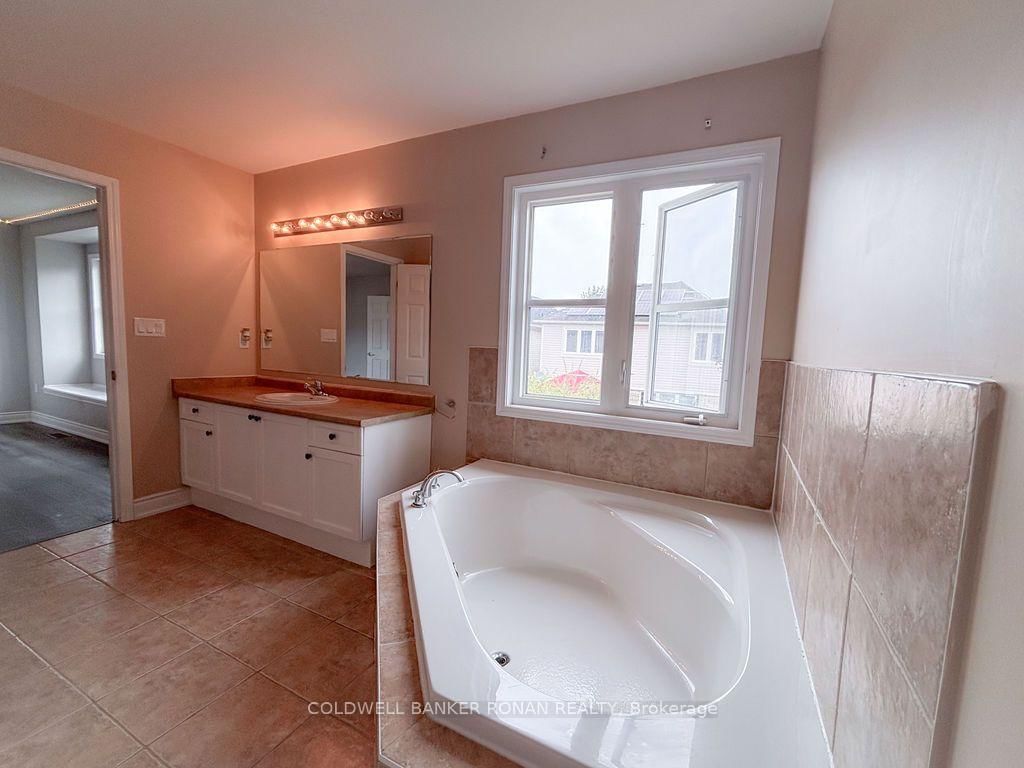 7 Kidd Crescent • New Tecumseth, ON photo 10