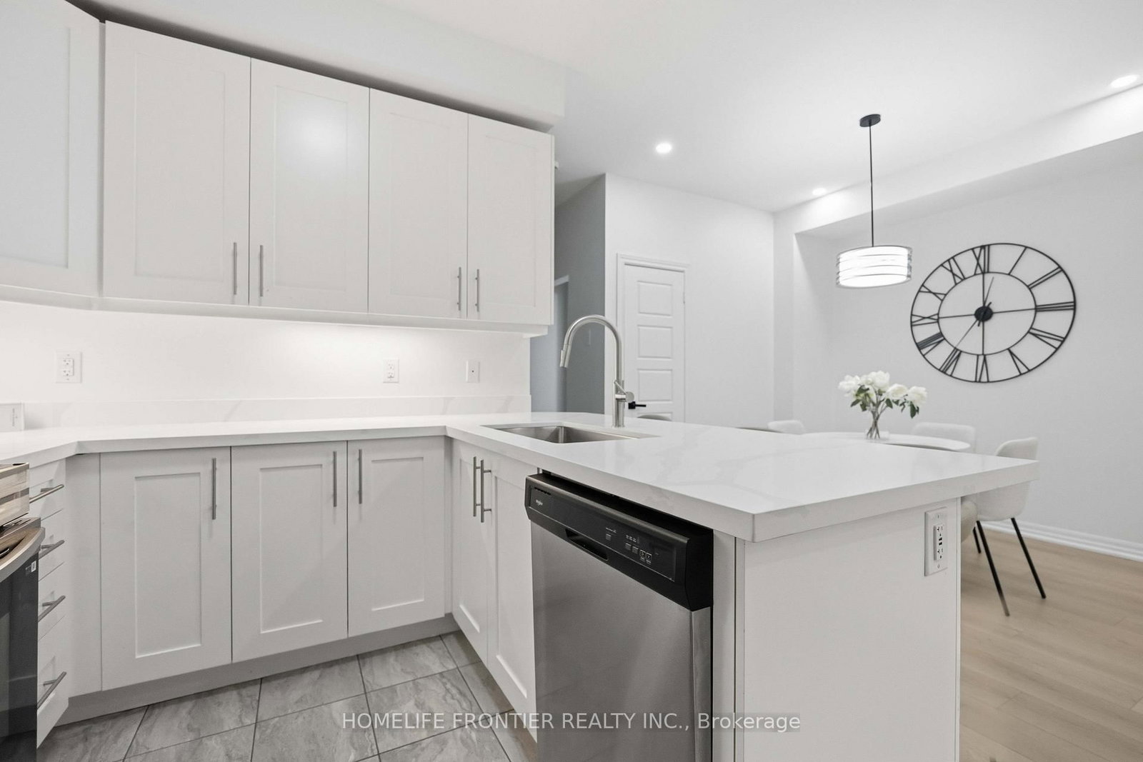 7 Vantage Loop • Newmarket, ON photo 15