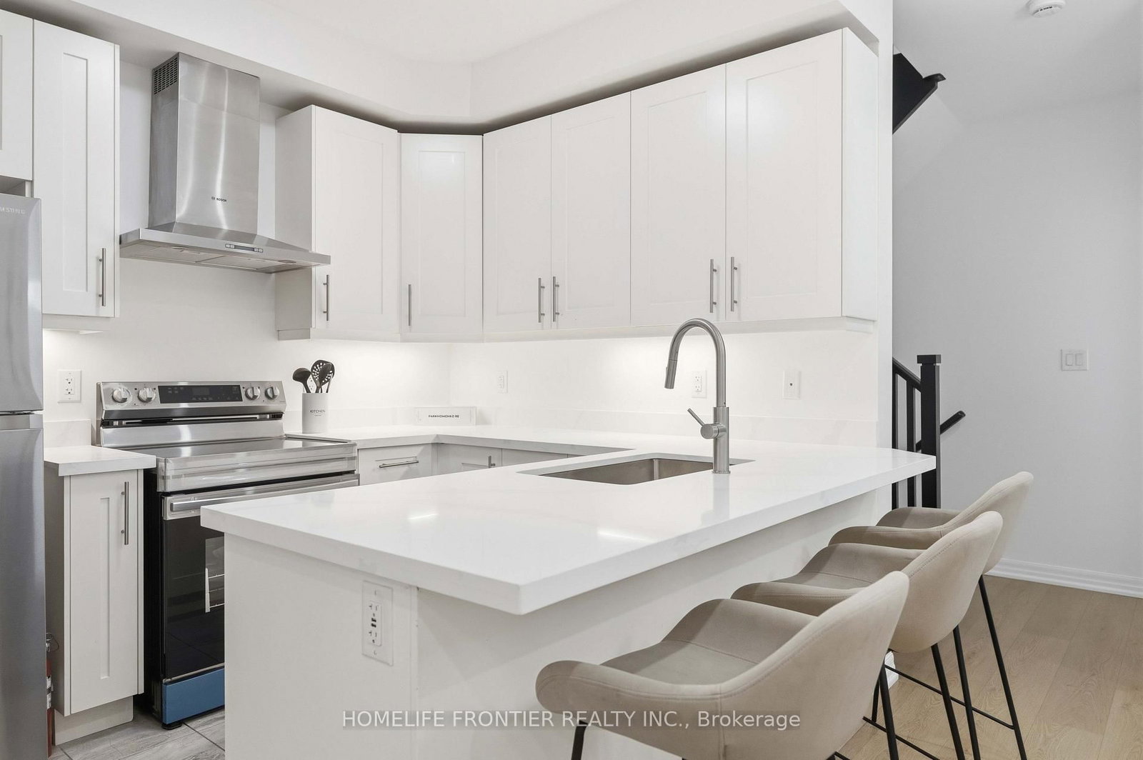 7 Vantage Loop • Newmarket, ON photo 17