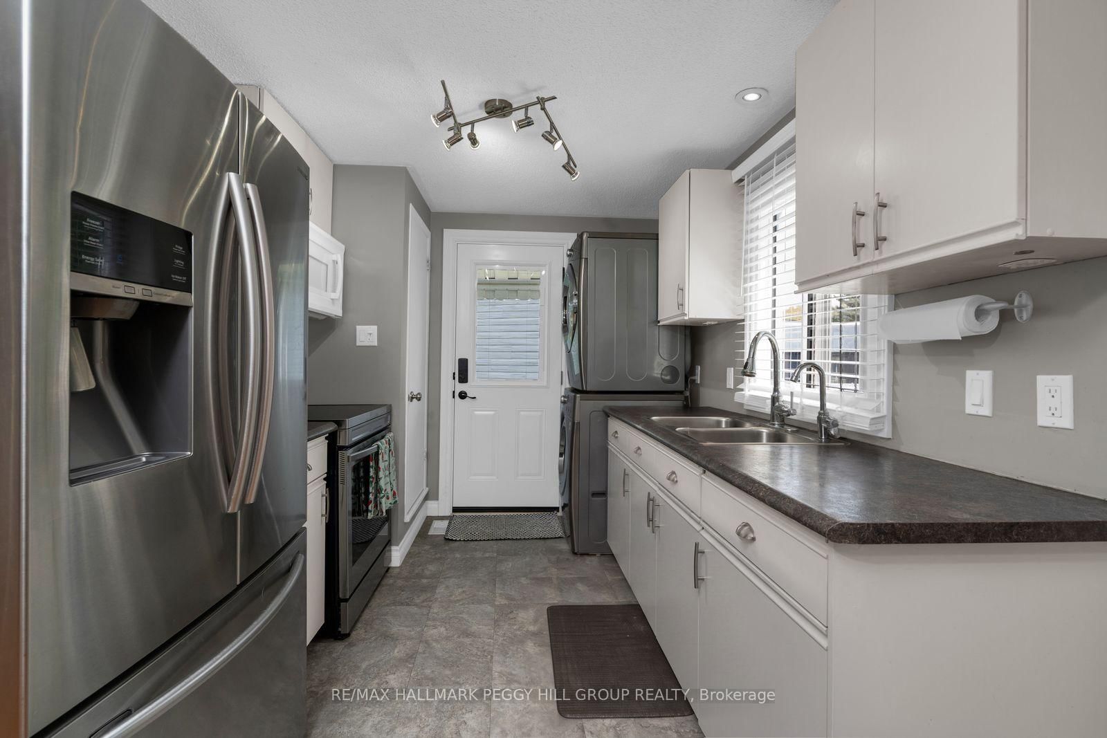 53 Corner Brook Trail • Innisfil, ON photo 5