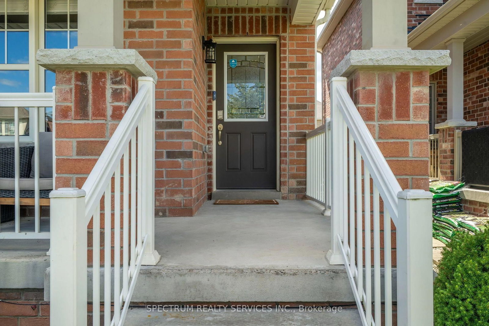 69 Strachan Trail • New Tecumseth, ON photo 5