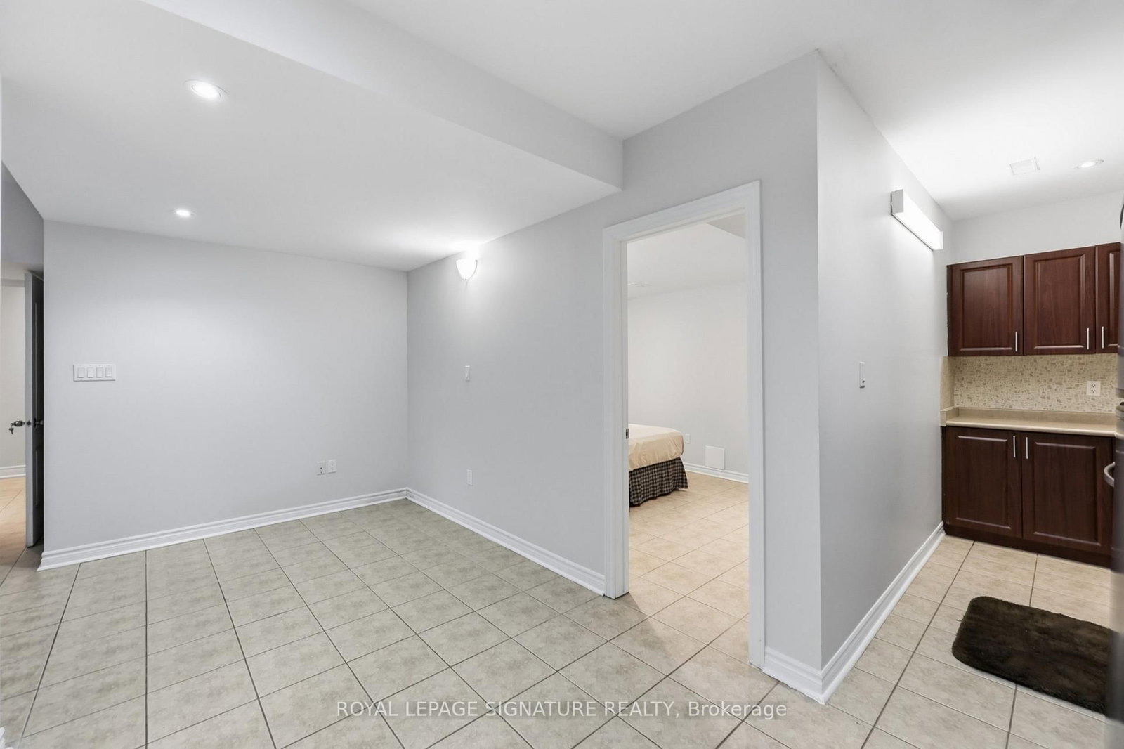 Bsmt-221 Peak Point Blvd, Vaughan, view 12