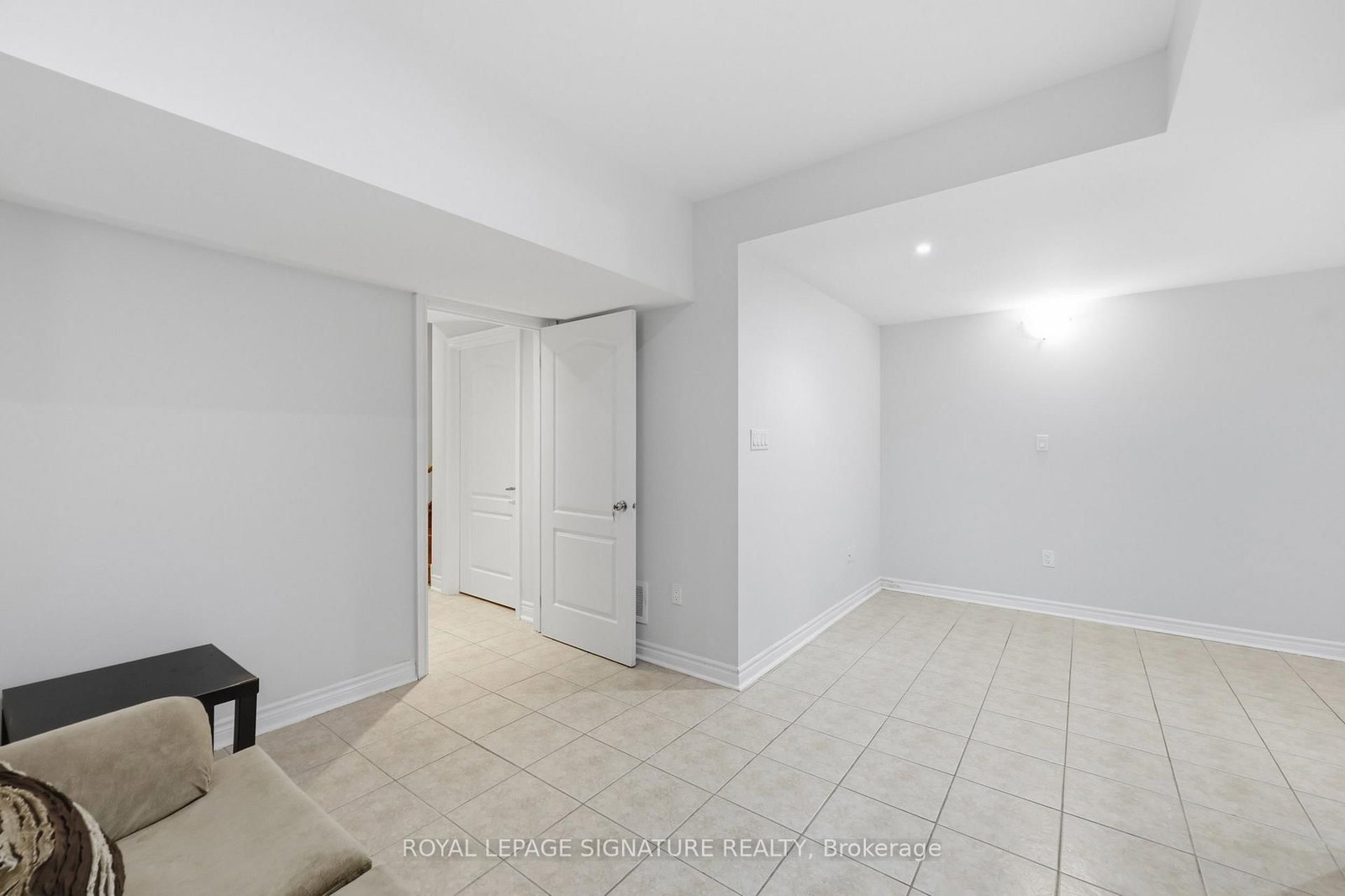 Bsmt-221 Peak Point Blvd, Vaughan, view 8