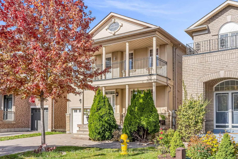 18 Daiseyfield Crescent