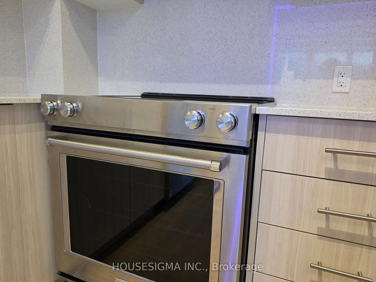 PH 218-9000 Jane St, Vaughan, view 10
