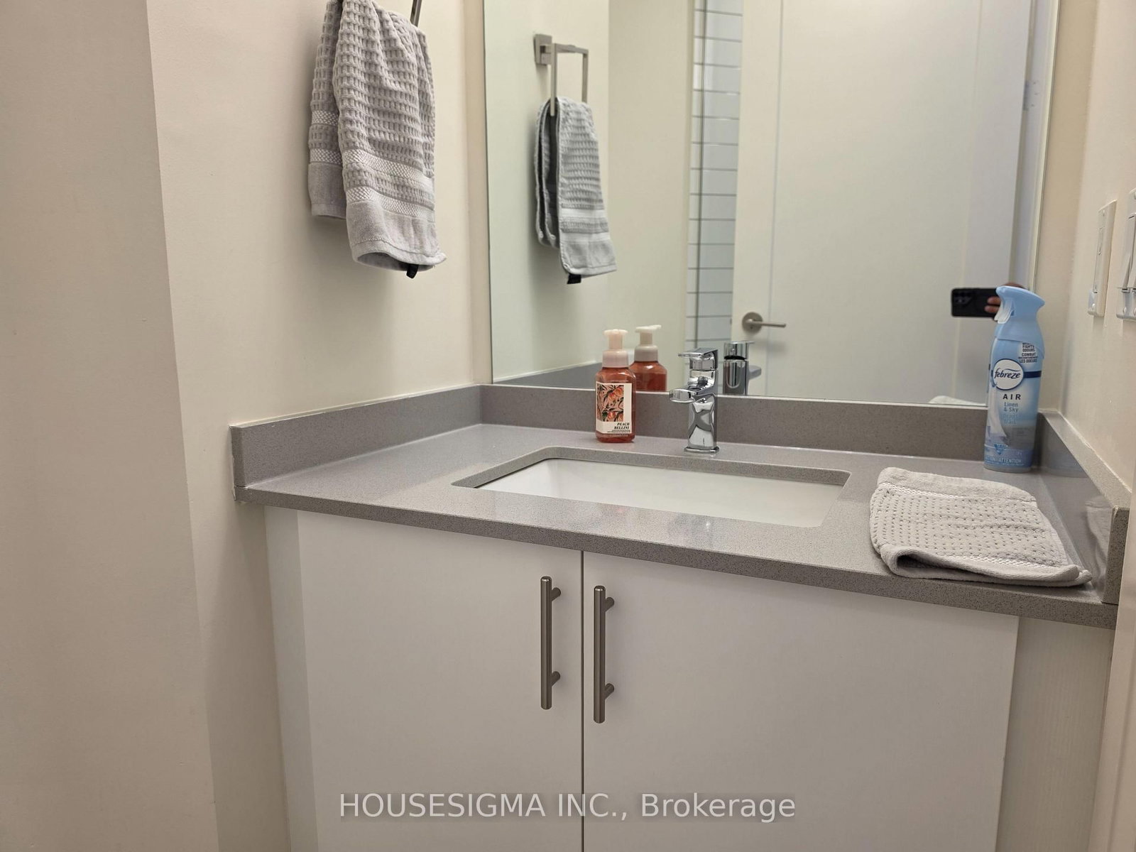 PH 218-9000 Jane St, Vaughan, view 17