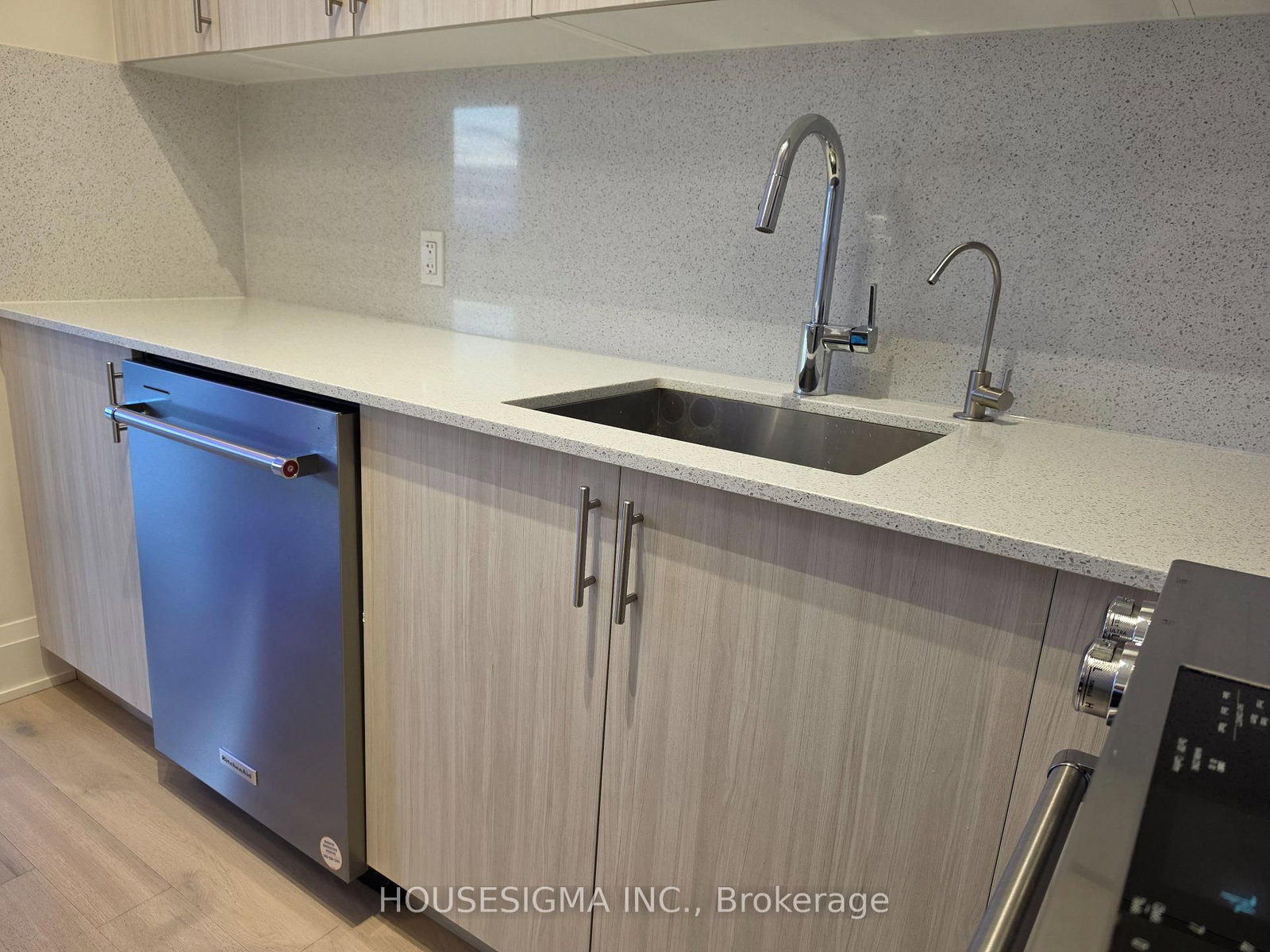 PH 218-9000 Jane St, Vaughan, view 8
