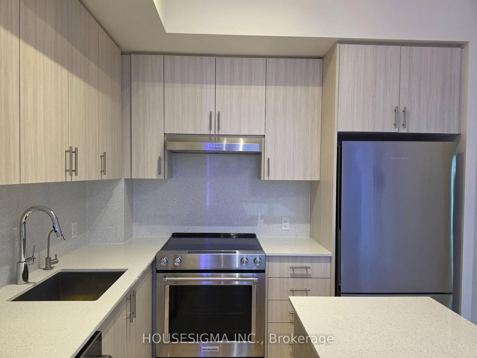 PH 218-9000 Jane St, Vaughan, view 9