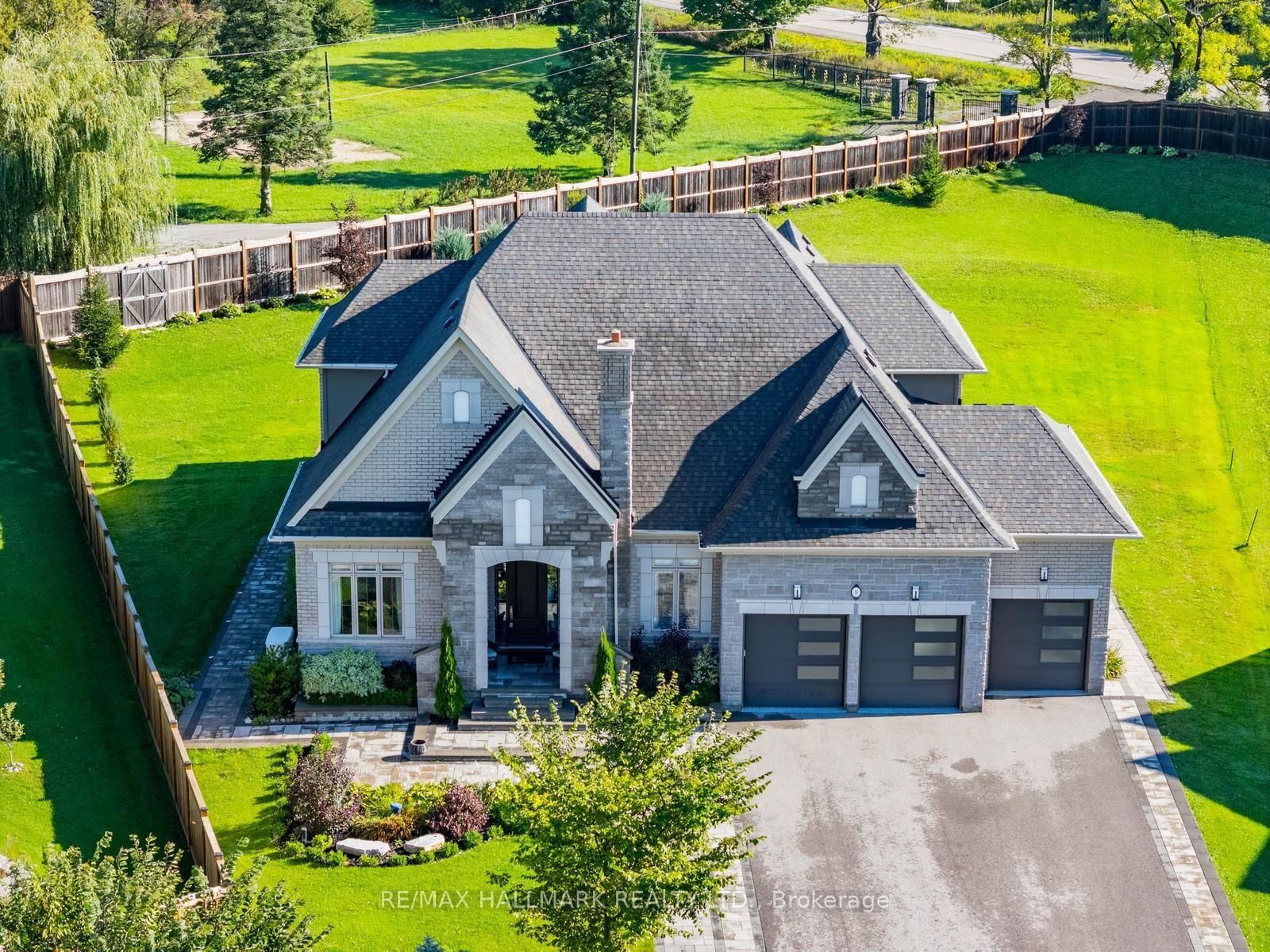 8 Kingstree Court • Whitchurch-Stouffville, ON photo 3