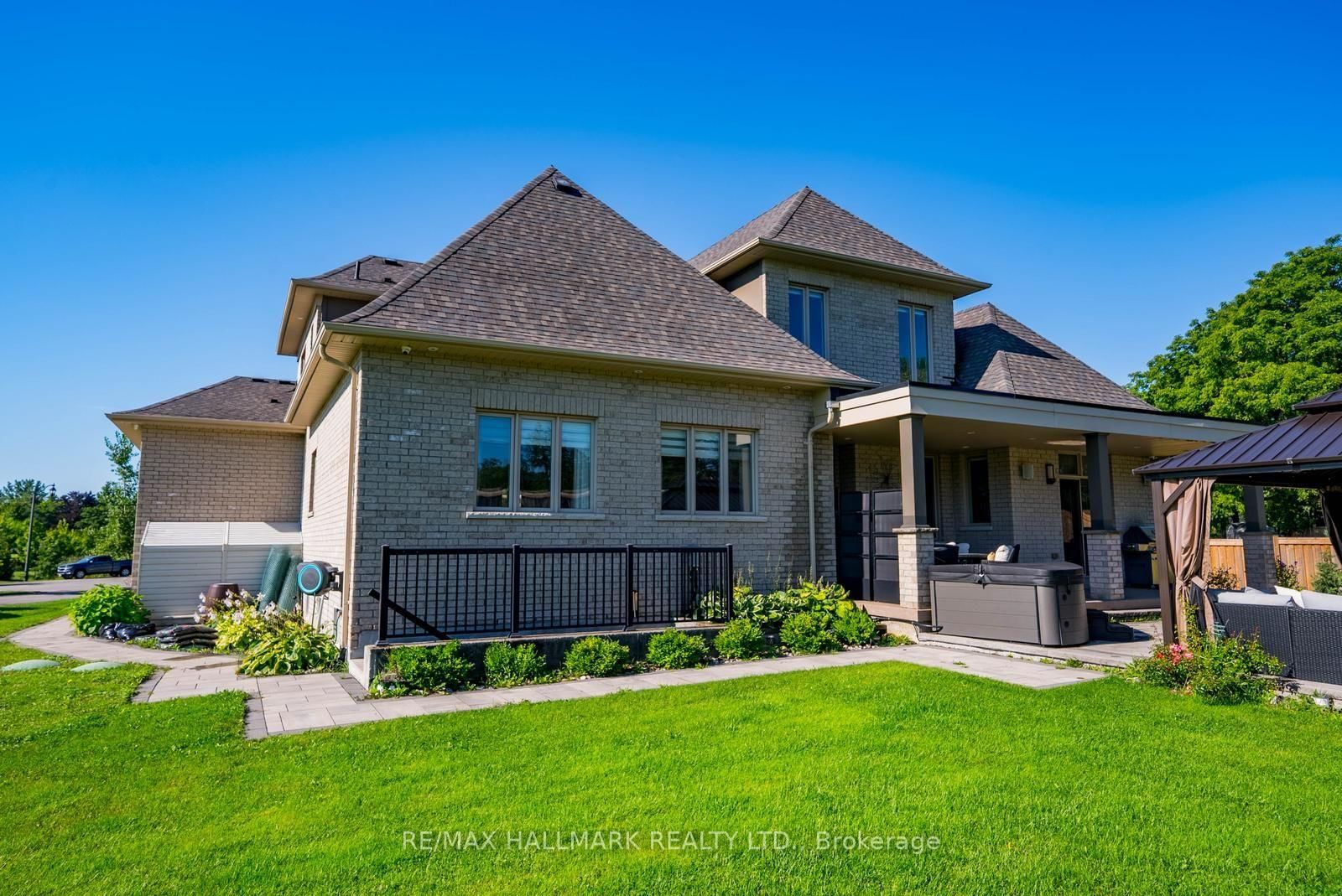 8 Kingstree Court • Whitchurch-Stouffville, ON photo 39