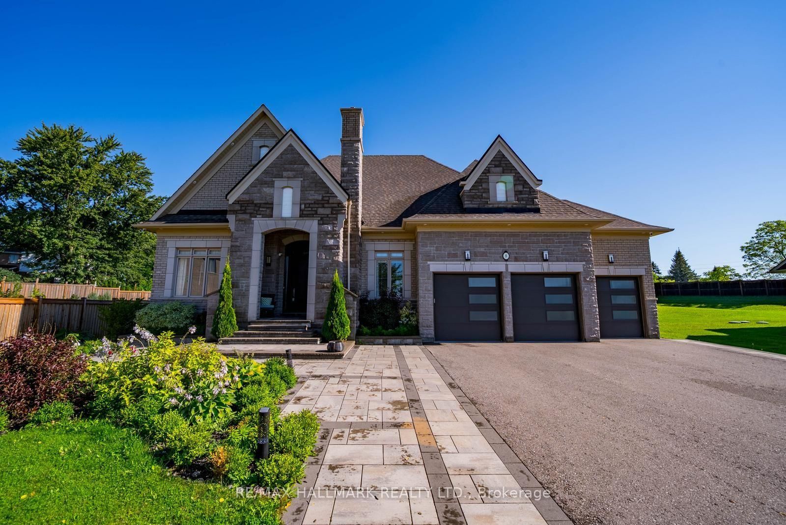 8 Kingstree Court • Whitchurch-Stouffville, ON photo 5
