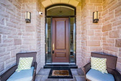 8 Kingstree Court • Whitchurch-Stouffville, ON photo 9