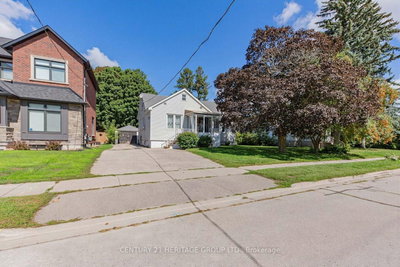 92 Kennedy Street E • Aurora, ON photo 2