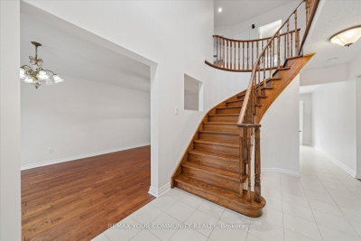102 Edmund Seager Drive • Vaughan, ON photo 3