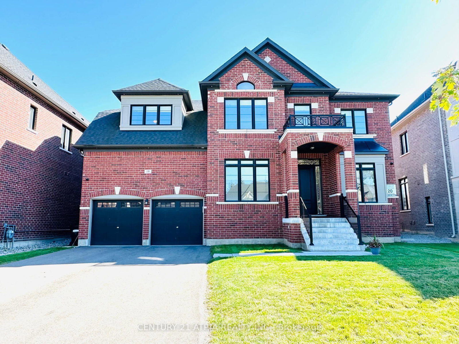 19 Mumberson Street • Innisfil, ON photo 1