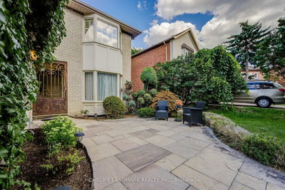 37 Maimonides Court • Vaughan, ON photo 2