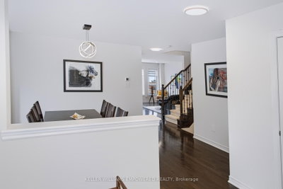 33 Winisk Street • Richmond Hill, ON photo 3