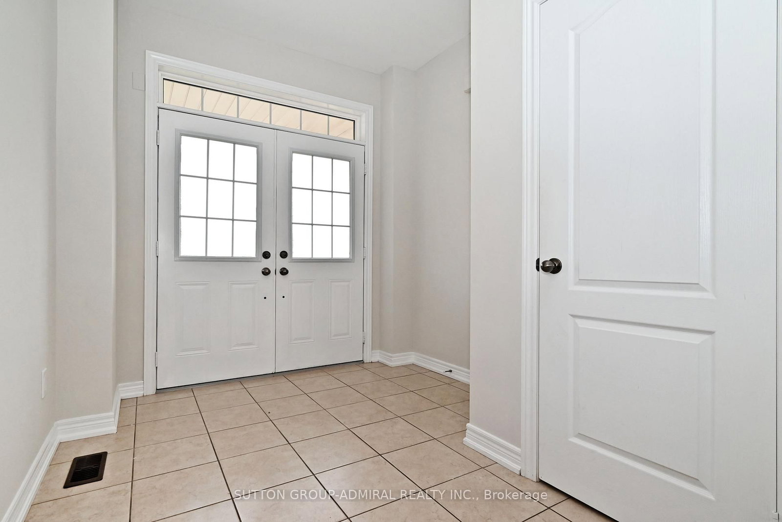 110 Southdown Avenue • Vaughan, ON photo 2