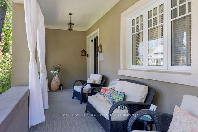 41 Kennedy Street W • Aurora, ON photo 3