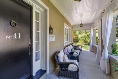 41 Kennedy Street W • Aurora, ON photo 4