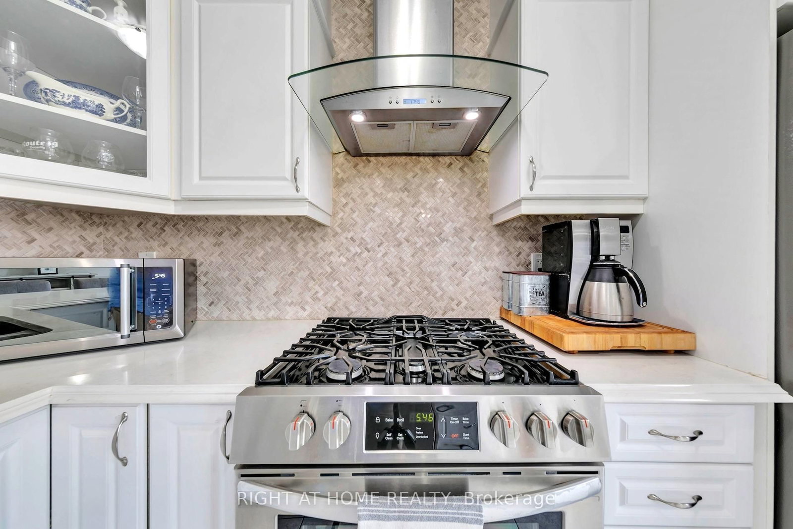 171 Thomas Phillips Drive • Aurora, ON photo 10