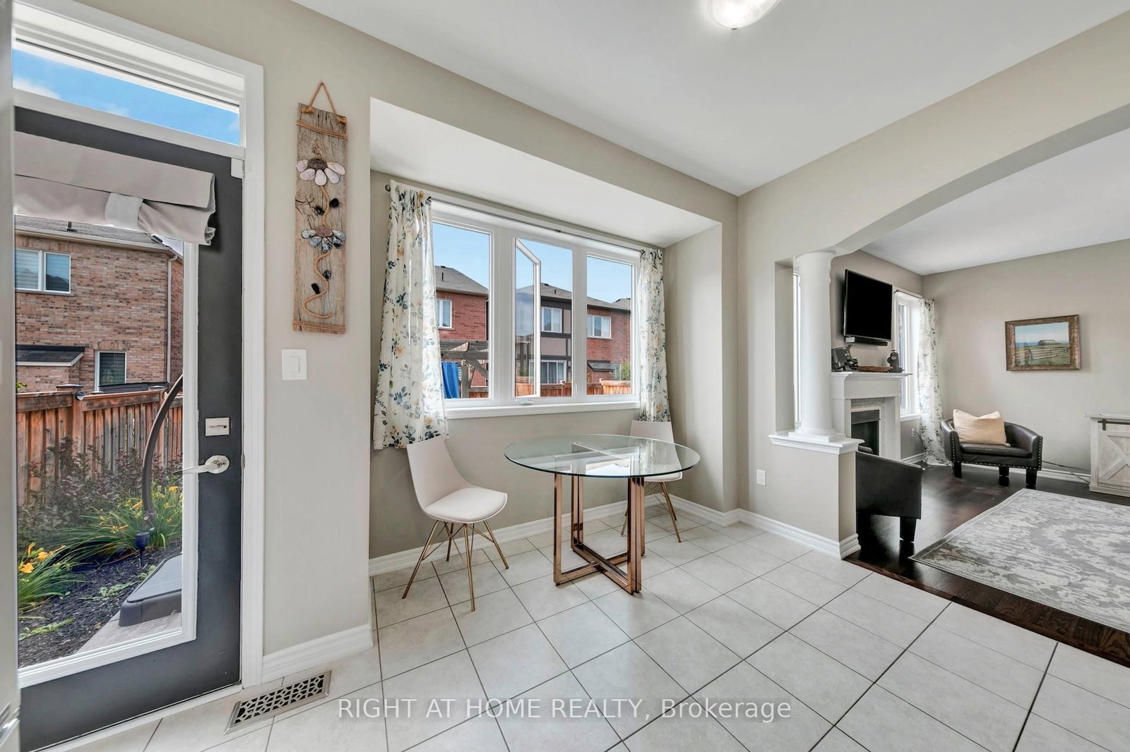 171 Thomas Phillips Drive • Aurora, ON photo 11